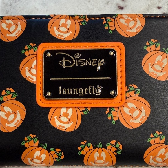 Disney Loungefly Mick- O Lantern Glow in the Dark Halloween Wallet - Picture 2 of 10